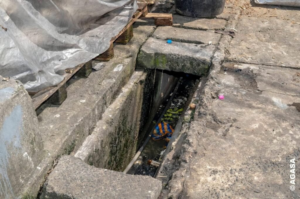 Gabon : L’AGASA frappe un grand coup au marché du PK8 2 Entre eaux de ruissellement et matériel inapproprié, les inspections révèlent de sérieuses failles.