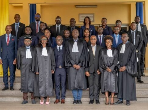 Photo de famille des agents de l’Agence Gabonaise de Sécurité Alimentaire après leur prestation de serment à Libreville.