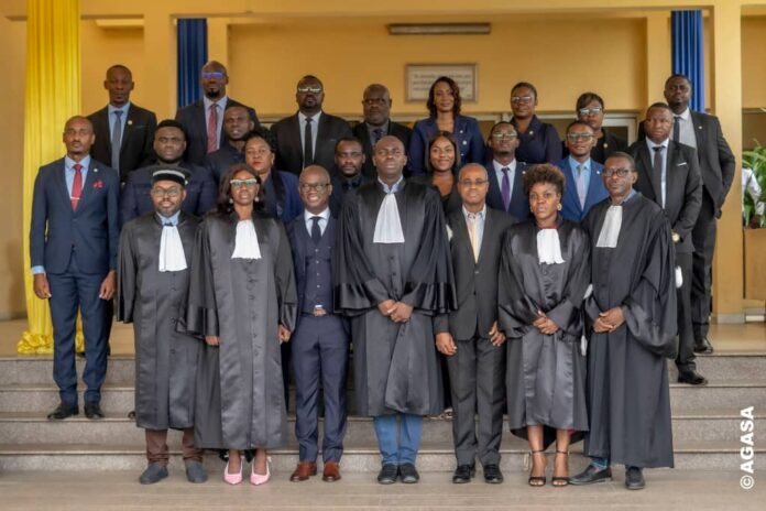 Photo de famille des agents de l’Agence Gabonaise de Sécurité Alimentaire après leur prestation de serment à Libreville.