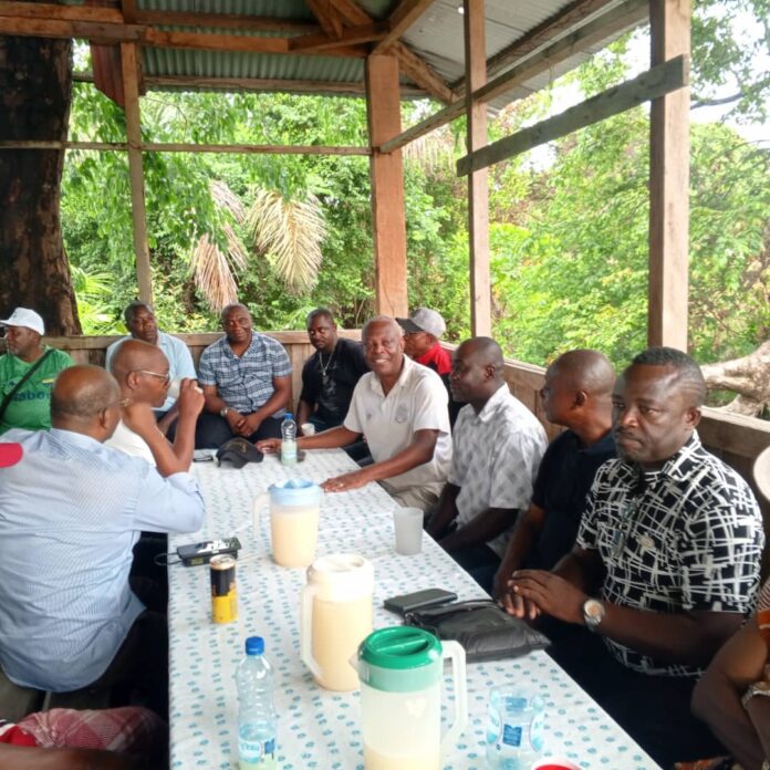 Réunis autour de Léon ABABE leaders politiques et acteurs de la société civile invités à faire bloc pour accompagner la vision présidentielle.