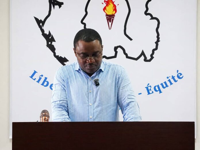 Joseph Lapensée Essigone, lors de sa conférence de presse du 30 Avril.