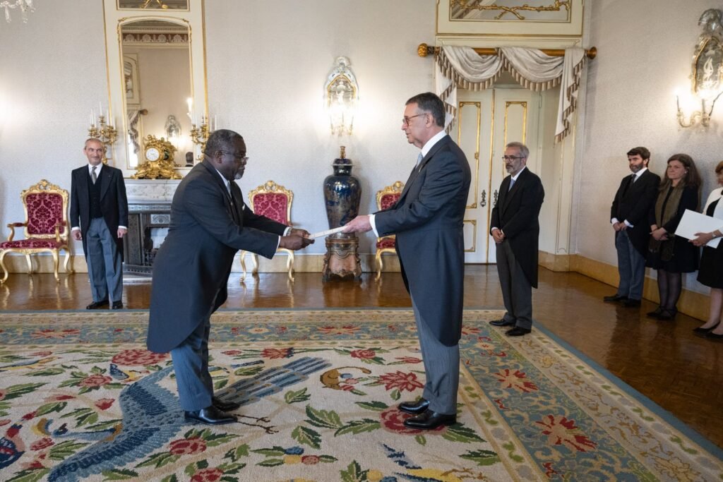 Gabon–Portugal : Le nouvel ambassadeur du Gabon officiellement reçu par le chef de l'Etat portugais 1 La remise des lettres de créance consacre une nouvelle dynamique de coopération Gabon–Portugal.
