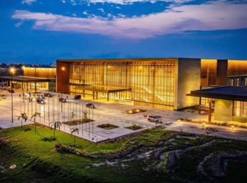 Avec une vue du palais de congrès Omar Bongo Ondipmba
