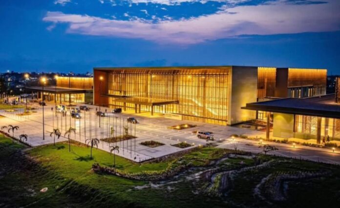 Avec une vue du palais de congrès Omar Bongo Ondipmba