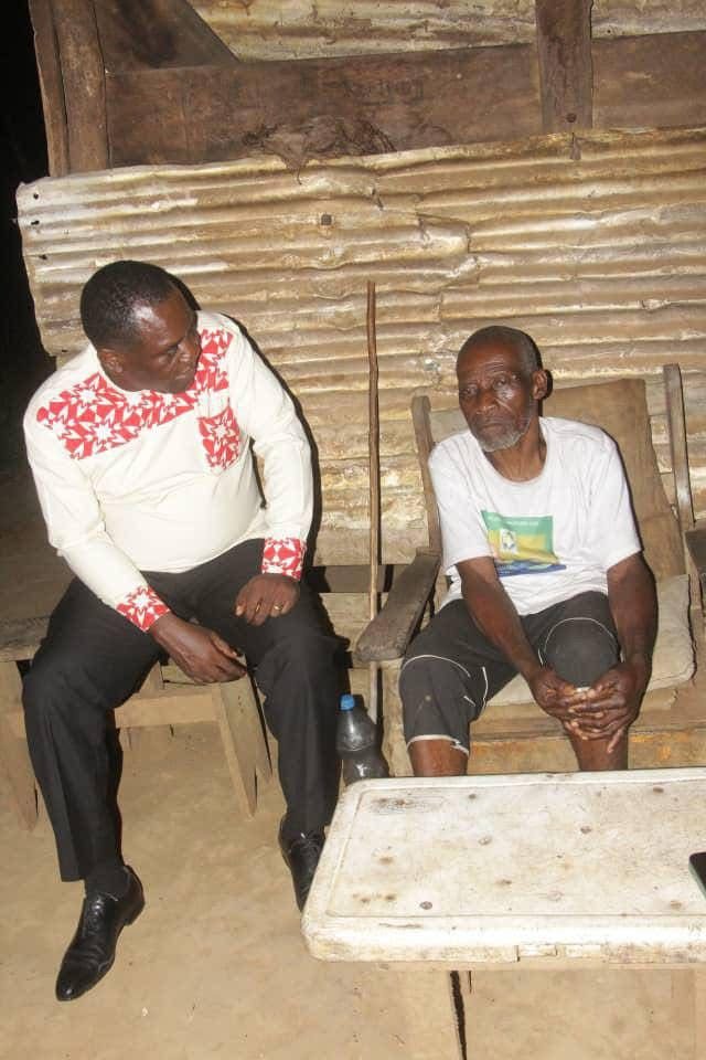 Gabon : Joël Ngoueneni mobilise les populations autour du Projet des Cafés d’Ondjèye 2 Gabon : Joël Ngoueneni mobilise les populations autour du Projet des Cafés d’Ondjèye