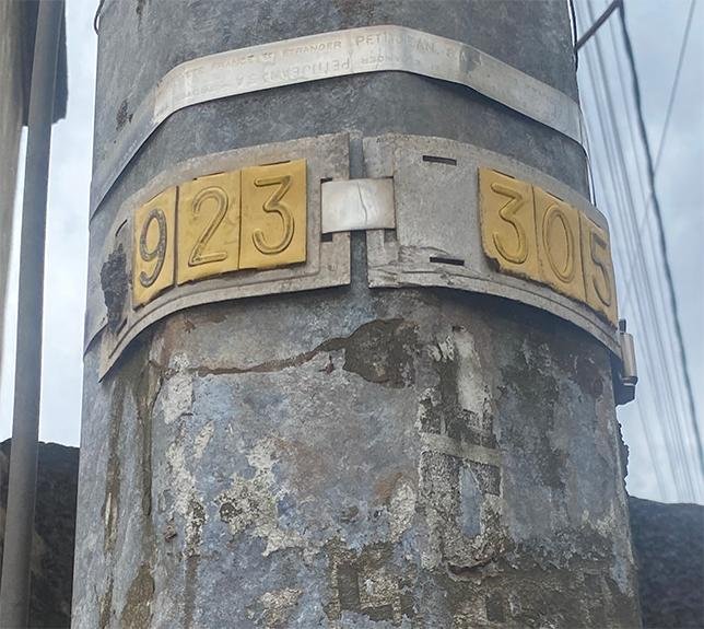 Gabon : A qui profite le mystérieux trafic des compteurs de la SEEG ? 1 Le poteau électrique par lequel la SEEG peut découvrir le compteur fantôme.