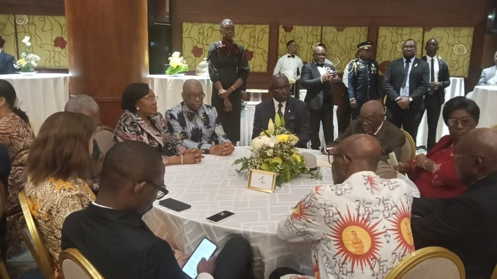 Gabon : Georges Damas Aleka, l’immortalité d’un pilier de la République gravée dans un l’ouvrage biographique 2 Les officiels lors de l'évènement.