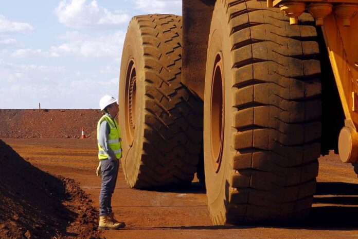 Quand la justice frappe en Australie, l’Afrique s’interroge sur ses propres garde-fous face aux multinationales minières.