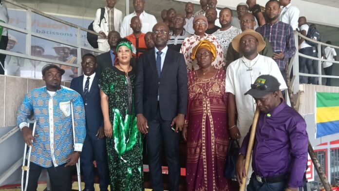 Photo de famille à l'issue de la conférence.