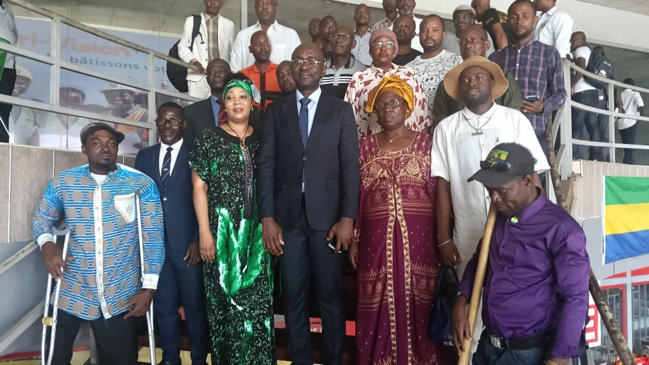 Photo de famille à l'issue de la conférence.