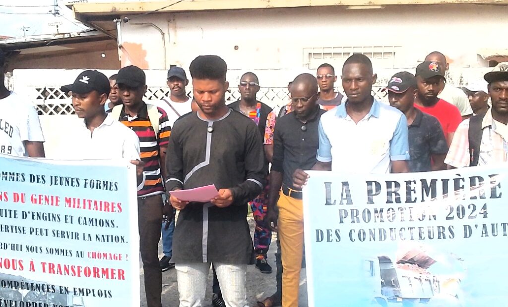 Gabon : Les « oubliés » du Génie militaire, de la promesse de l'emploi au désespoir du chômage 1 Diplômés… mais assis à la maison.