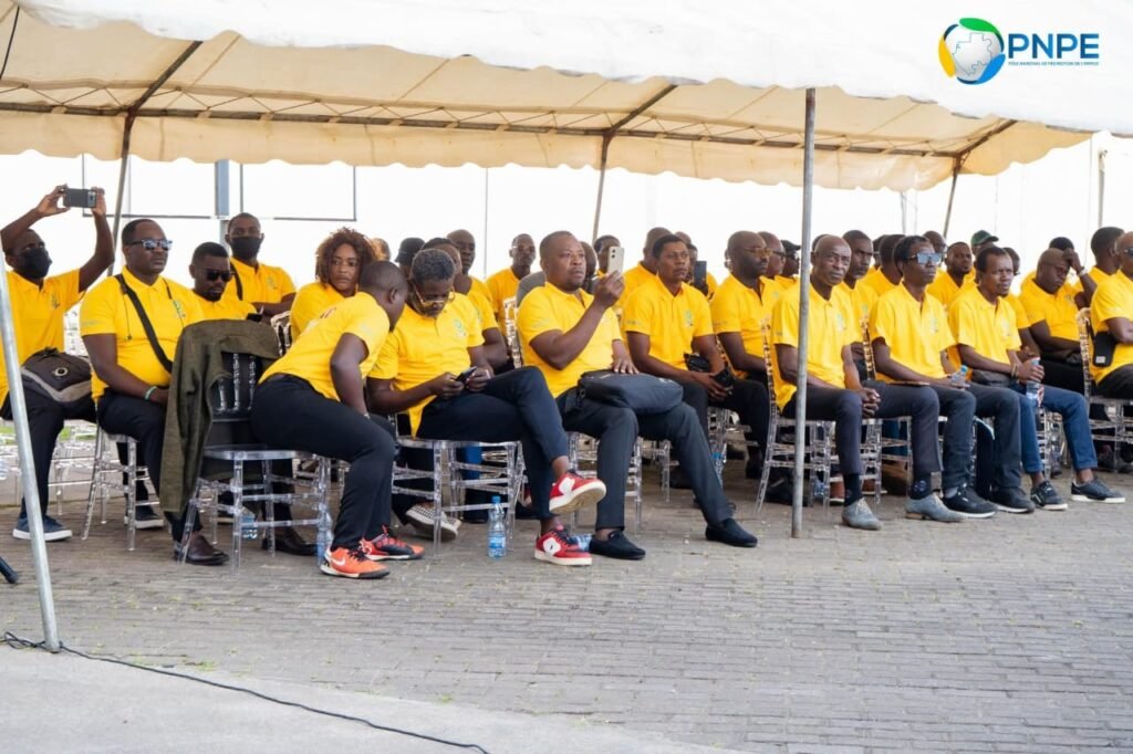 Gabon : 60 jeunes prennent les commandes du transport urbain avec BOONIA VTC 1 60 jeunes Gabonais sélectionnés deviennent bénéficiaires du programme BOONIA VTC.