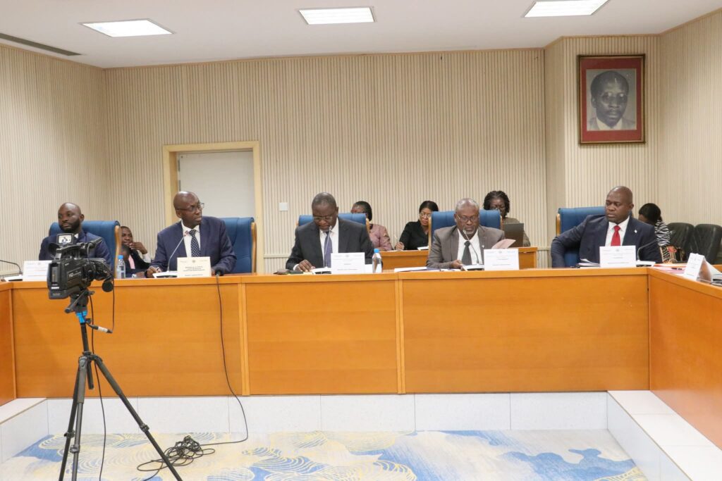 Le nouveau code de la nationalité défendu par Augustin Emane devant les députés 1 Le nouveau code de la nationalité défendu par Augustin Emane devant les députés