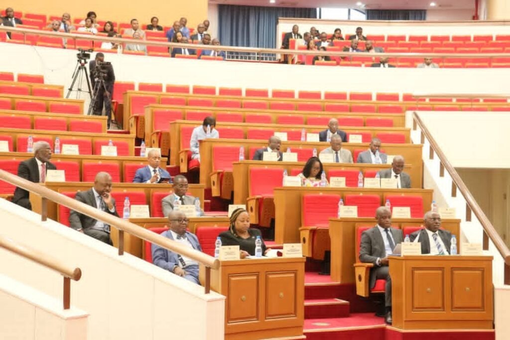 Gabon : L’Assemblée nationale bouscule le gouvernement sur les urgences sociales et économiques 1 Gabon : L’Assemblée nationale bouscule le gouvernement sur les urgences sociales et économiques