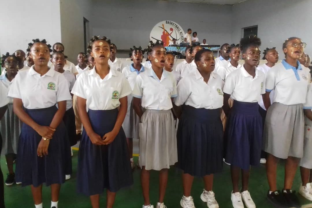 Gabon Les élèves du Lycée National Léon Mba célèbre la culture et la réussite d'une année d'efforts
