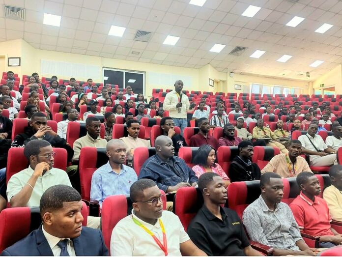 Les futurs pilotes, ingénieurs et contrôleurs aériens gabonais se préparent à relever les défis du transport aérien national.