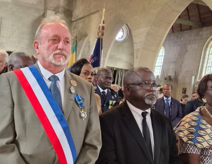 Gabon – France : De la Somme à Libreville, la mémoire du Capitaine N'Tchoréré réhabilitée 2 La communauté gabonaise, les autorités diplomatiques et les fidèles réunis dans la prière pour honorer la mémoire du capitaine Charles Tchoréré