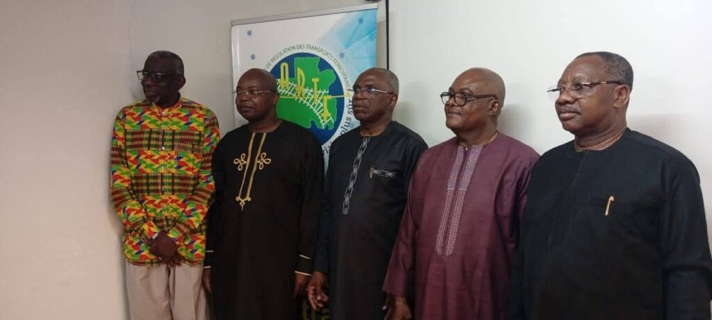 Gabon : Un ancien cheminot aux commandes du Conseil de régulation de l'ARTF 1 Une photo de famille a sanctionné la cérémonie d'installation du nouveau président du Conseil de régulation de l'ARTF.