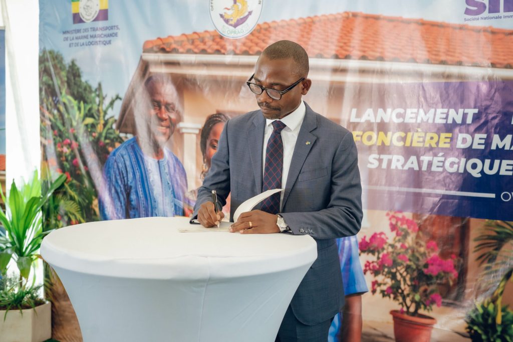 Gabon : Dans le secteur du foncier à Owendo, l’Etat s’attaque au chantier du siècle 1 Mays Mouissi donne le coup d’envoi d’une vaste opération de régularisation foncière à Owendo.
