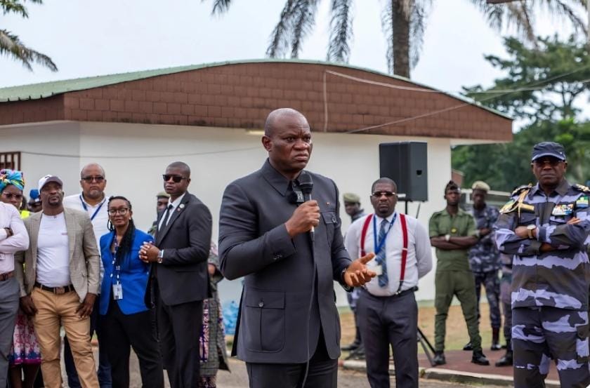 Le président Oligui Nguema lors de sa rencontre avec les agents de la SEEG.