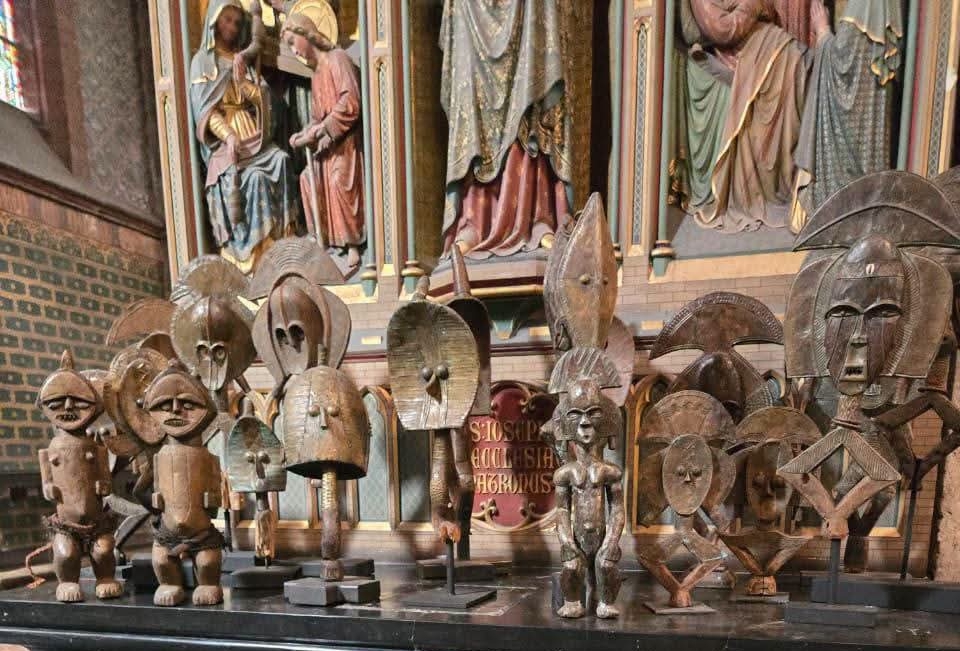 Gabon-Belgique : Les reliquaires Kota s'exposent en Belgique et ravivent la mémoire de l'Afrique 1 À travers ces statuettes le Gabon met en lumière un héritage culturel qui continue de susciter l'intérêt au-delà de ses frontières.