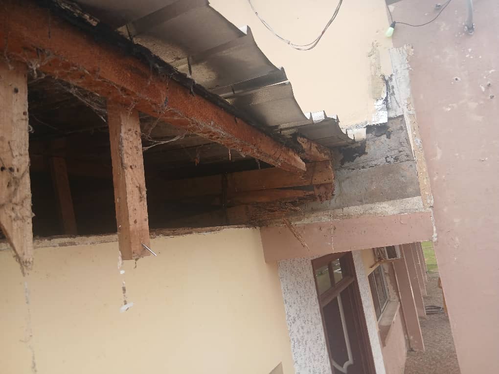 Mounana : le manganèse gagne du terrain, la mairie tombe en ruine 2 Mounana : le manganèse gagne du terrain, la mairie tombe en ruine