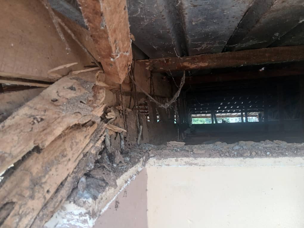 Mounana : le manganèse gagne du terrain, la mairie tombe en ruine 1 Mounana : le manganèse gagne du terrain, la mairie tombe en ruine