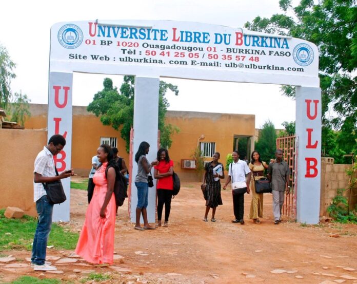 Le Burkina Faso renforce le contrôle des études à l'étranger afin de garantir la reconnaissance des diplômes obtenus hors du pays.