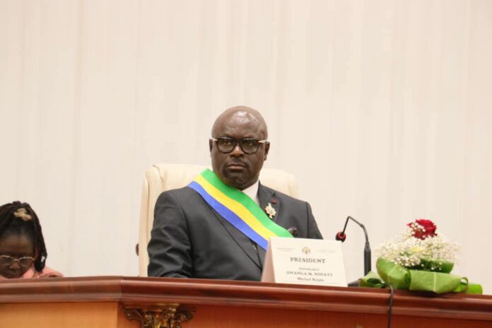 Pour Michel Régis Onanga Ndiaye, la crédibilité de la Ve République passe par un Parlement exigeant et le strict respect des procédures législatives.