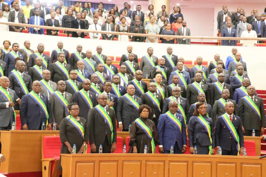 Gabon : Au perchoir, Michel Régis Onanga Ndiaye siffle la fin de la récréation pour l'Exécutif 1 Les députés ont achevé la première session ordinaire de l'Assemblée nationale après quatre mois consacrés à l'examen de 33 textes législatifs.