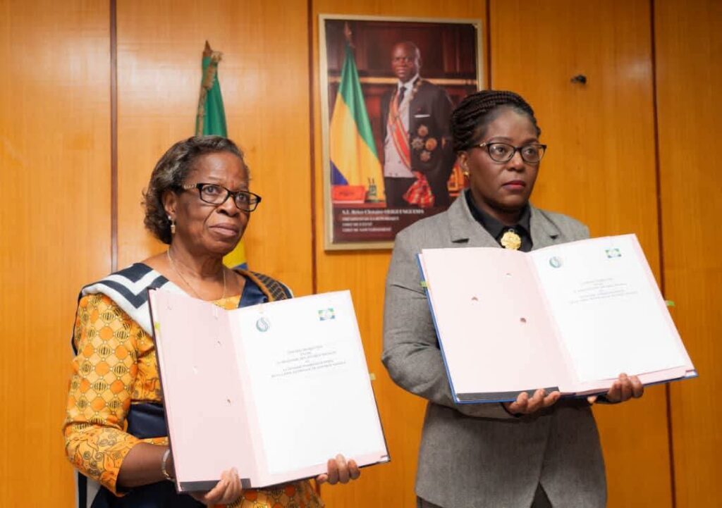 Gabon : La CNSS et le ministère des Affaires sociales renforcent l’exigence de résultats 1 La signature du contrat d'objectifs traduit la volonté commune du ministère de tutelle et de la CNSS d'inscrire la sécurité sociale dans une logique de résultats.