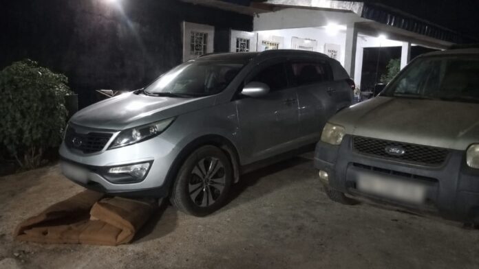 Le matelas découvert sous une Kia Sportage a semé la panique chez son propriétaire, déjà marqué par les incendies en série qui frappent le quartier.