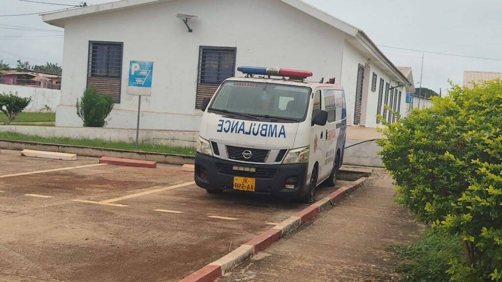Gabon : Drame sur l’axe Okondja-Lastourville, le transport du manganèse tue dans un nuage d’impunité 1 Pour une panne mineure, notamment une crevesson, cette ambulance est immobilisée.