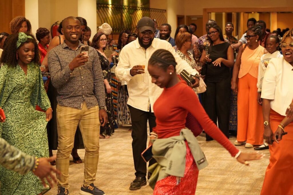 Bruxelles : La diaspora gabonaise appelée à devenir le levier stratégique du renouveau national 2 Dans une ambiance festive, les membres de la diaspora gabonaise du Benelux célèbrent les retrouvailles autour des valeurs d'unité et de fraternité