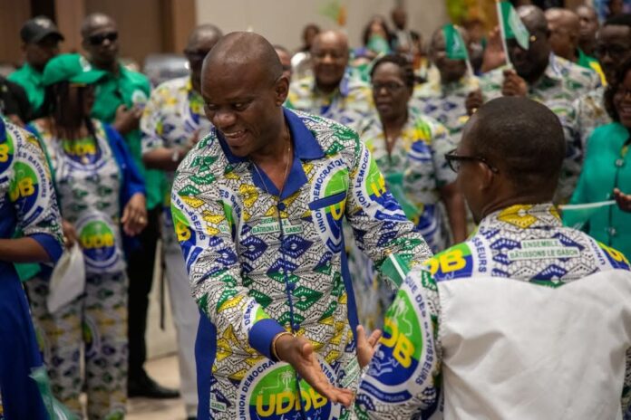 Des pas de danse et des chants de réjouissance ont rythmé la célébration du premier anniversaire de l'Union Démocratique des Bâtisseurs (UDB), dans une ambiance festive marquée par la ferveur militante.