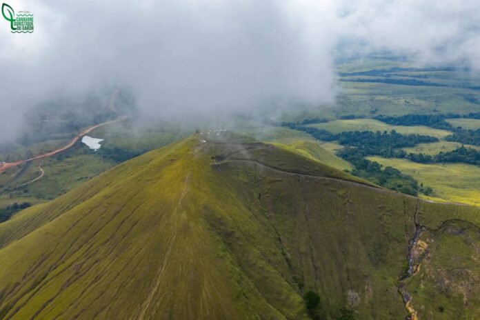 Le Mont Brazza, majestueux sommet du Parc national de la Lopé, figure parmi les étapes phares de la 3ᵉ édition de la Caravane Touristique du Gabon.