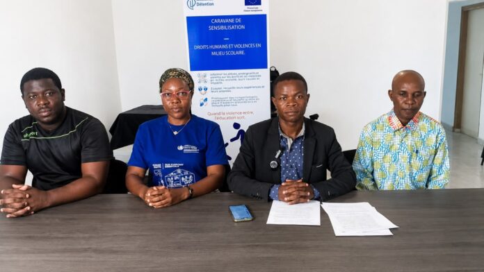 Les membres de la société civile lors de leur déclaration de presse.