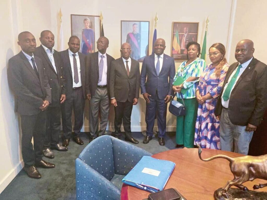 Gabon : Marc Abeghe à l’écoute des réalités de l’Ambassade à Bruxelles 1 Les personnels diplomatiques ont partagé avec le membre du gouvernement les réalités du fonctionnement quotidien de la Mission.