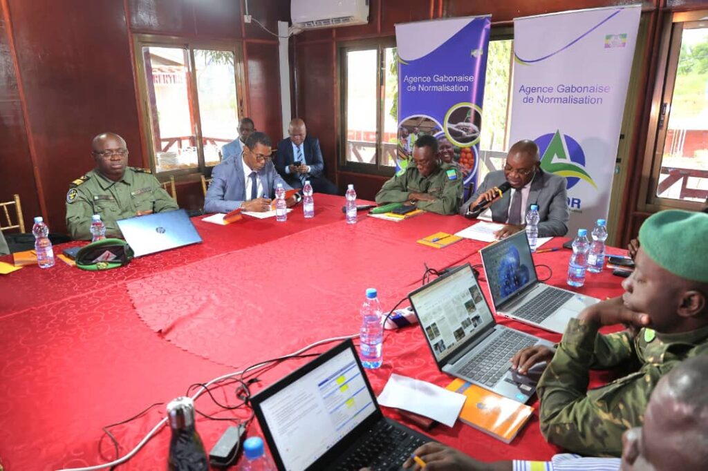 Gabon : AGANOR et CAFI jettent les bases d'une nouvelle norme pour le bois certifié 1 Experts, responsables de l'administration forestière et partenaires techniques planchent sur un référentiel destiné à renforcer la traçabilité et la compétitivité du bois gabonais.