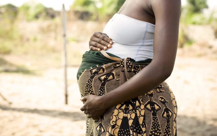 La vaccination pendant la grossesse protège à la fois la mère et le bébé lorsqu'elle est recommandée par les professionnels de santé.