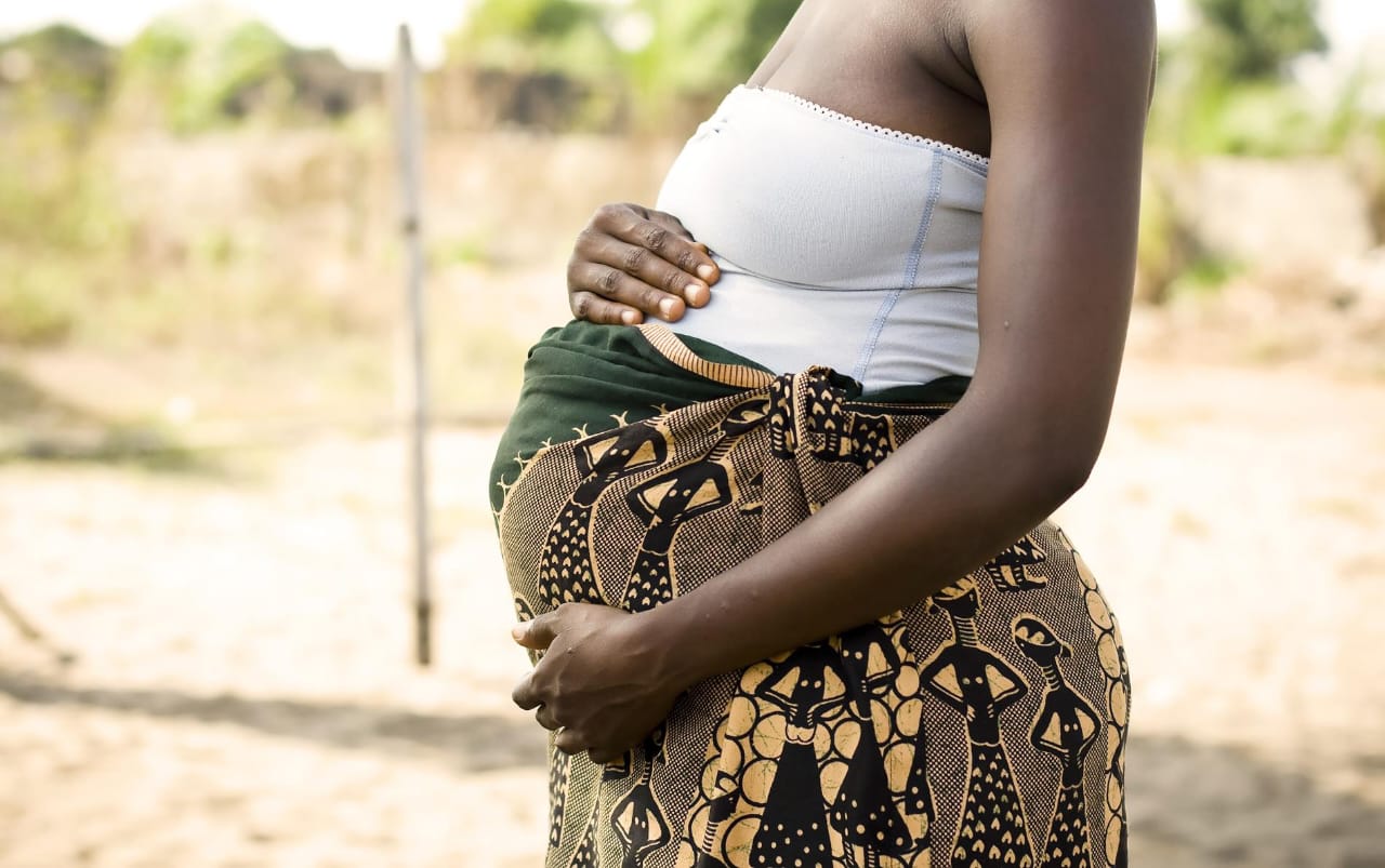 La vaccination pendant la grossesse protège à la fois la mère et le bébé lorsqu'elle est recommandée par les professionnels de santé.
