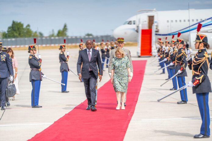 L'arrivée du président Oligui Nguema en France.