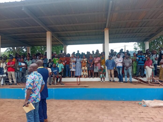 291 demandeurs d'emploi ont répondu à l'appel du chantier Alembé–Mikouyi, illustrant la forte pression sur le marché de l'emploi au Gabon.