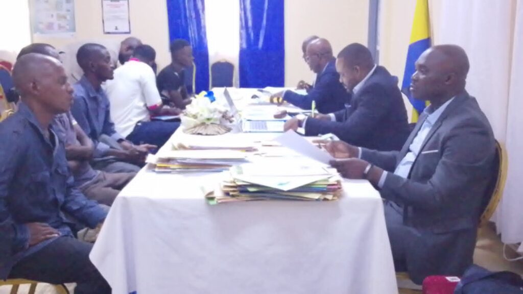 Gabon : Ruée sur l’emploi dans l'Ogooué-Lolo, 291 candidats pour le chantier routier Alembé–Mikouyi 1 Les opérations de présélection menées par le PNPE révèlent l'engouement des populations locales pour les emplois générés par les grands projets d'infrastructures.