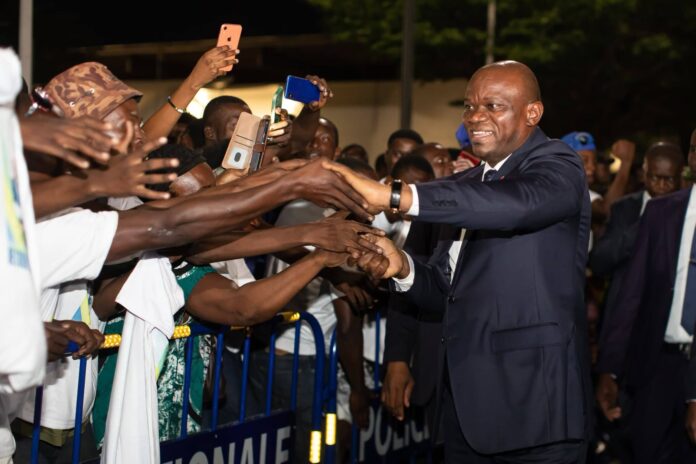 Retour du Chef de l'État SEM Brice Clotaire Oligui Nguema ce 23 juillet, accueilli dans la ferveur populaire Par des milliers de gabonais à l'aéroport international de Libreville.