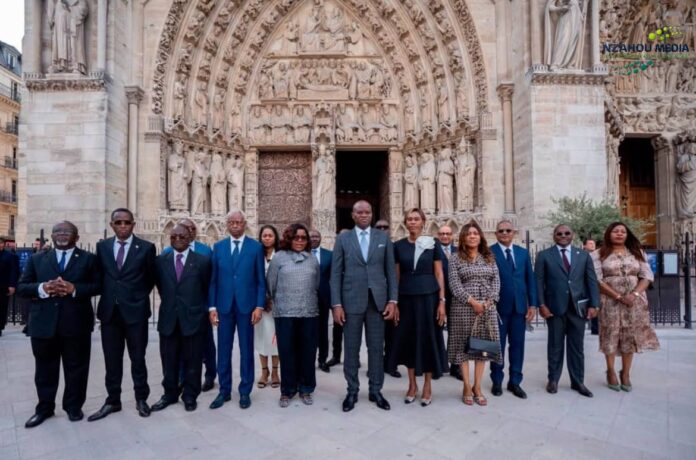 Brice Clotaire Oligui Nguema, a pris le temps de poser un acte de foi hautement symbolique. Accompagné de la Première Dame, Zita Oligui Nguema, et des membres de sa délégation officielle, le chef de l’Exécutif gabonais s’est recueilli le 22 juillet à la cathédrale Notre-Dame de Paris