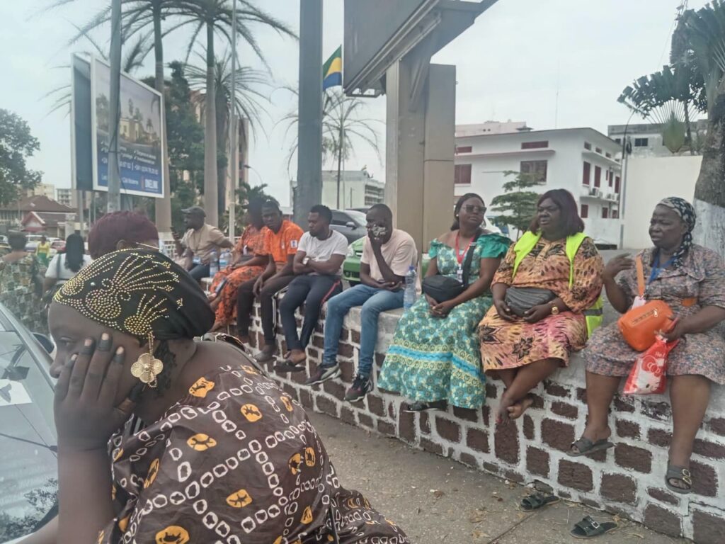Gabon : Le président de l’ONG-SDG, Stive Gabriel Mve Ngomo en garde à vue 1 Entre contrôle des commerçants et tensions sur le terrain, l’affaire relance le débat sur les conditions des opérations à Mont-Bouët.