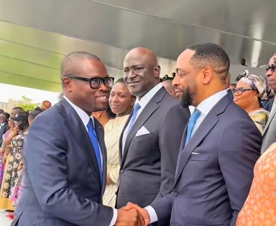 Maixent Accrombessi : le symbole d'une gouvernance par procuration que le Gabon ne doit plus revivre 1 Légende 1 : Après son passage controversé à la direction du cabinet d’Ali Bongo, Maixent Accrombessi (en casquette) a entamé une nouvelle vie.