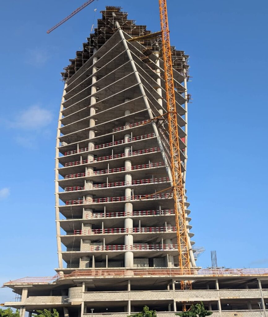 Gabon : Le piège de la vitrine urbaine, le cri d’alarme de l’arrière-pays 1 La tour