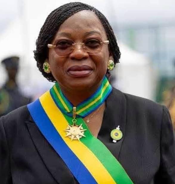 Huguette Nyana Ekoume-Awori Onanga, présidente du Sénat et coordinatrice générale de la 3ᵉ édition de la Fête de la Libération, à Makokou. Élevée le 30 août 2026 au grade de Commandeur dans l'Ordre national de la Libération par le Président de la République Brice Clotaire Oligui Nguema.